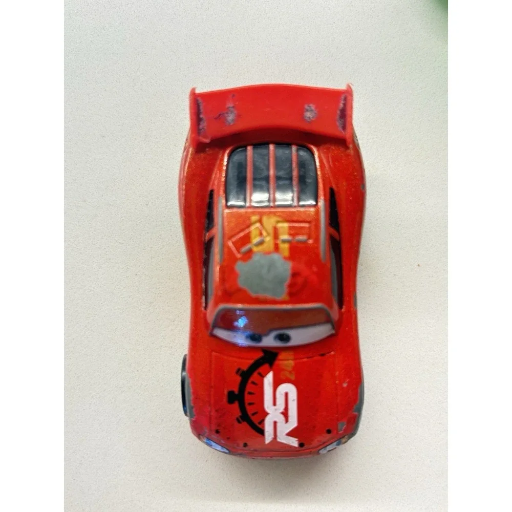 Disney Cars Glow Racer Transforming Mack Playset With Metal Lighting McQueen Car